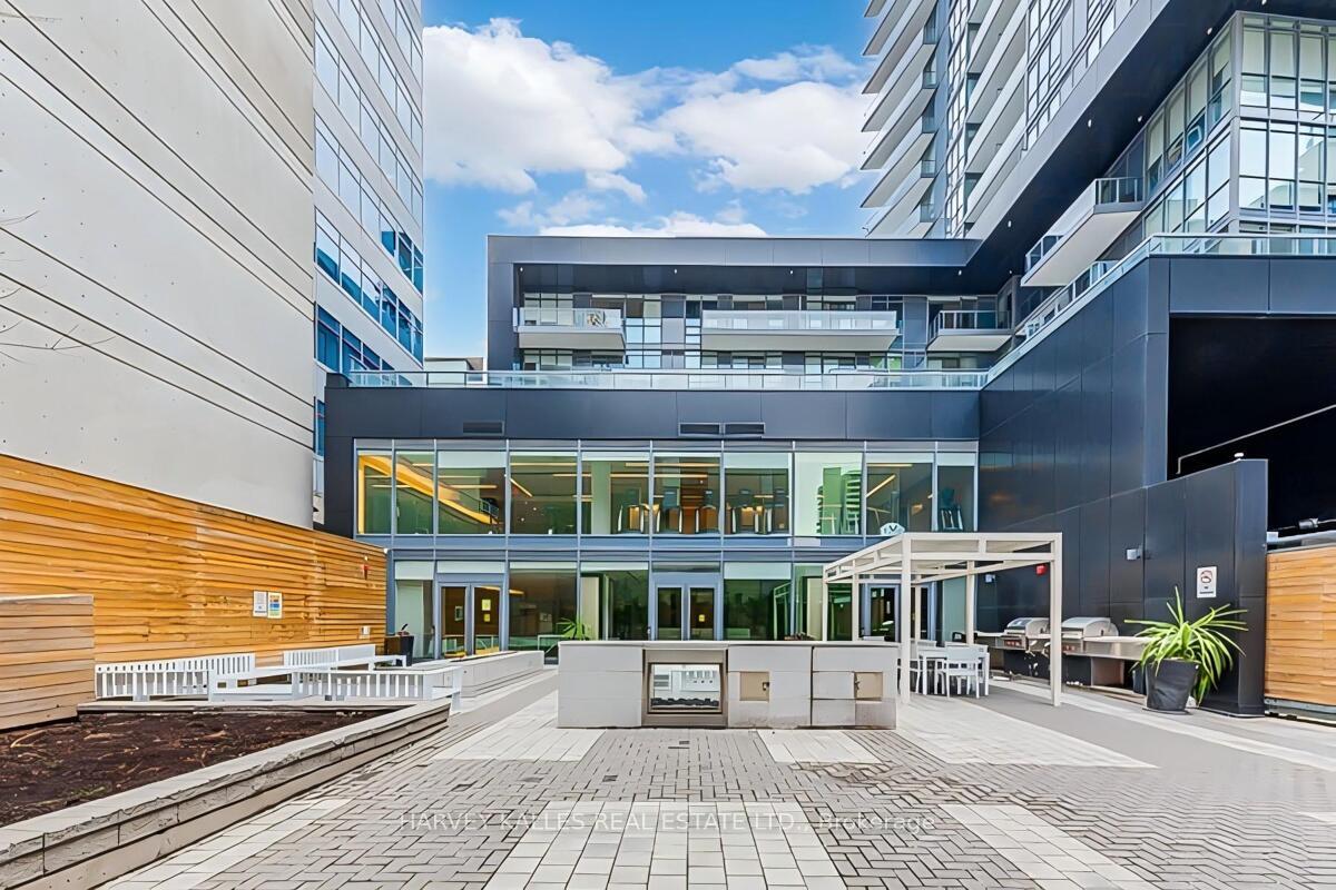 30 Roehampton Avenue 413