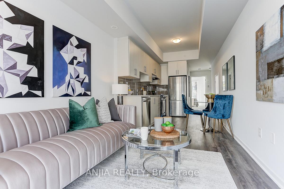 2 Bedrooms Condo at 5 William Jackson, Toronto For sale