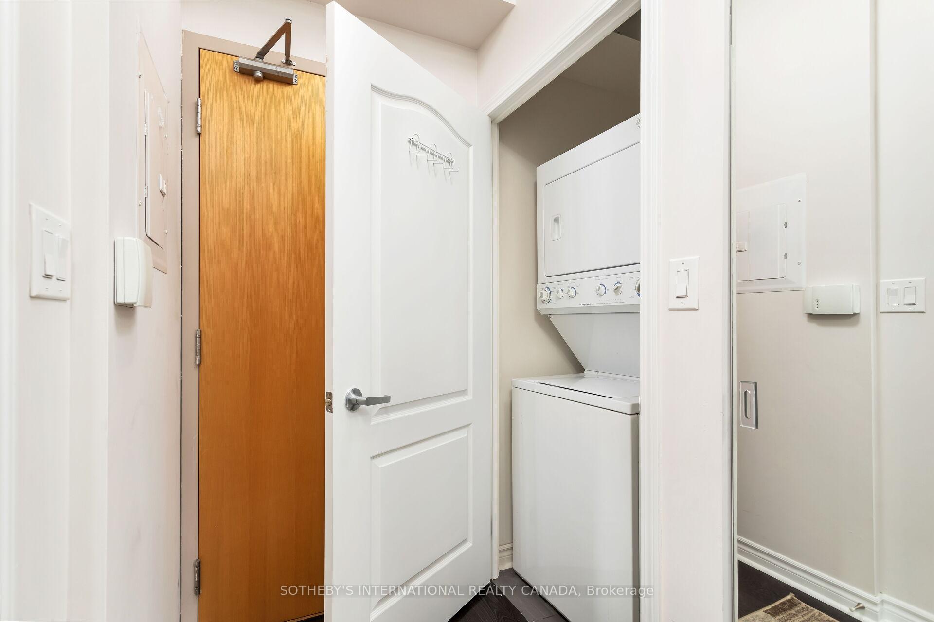 2 Bedrooms Condo at 3865 Lake Shore, Toronto For sale