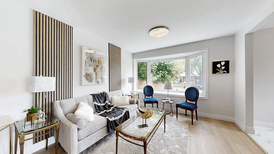 319 Taylor Mills Drive, Richmond Hill, ON L4C 2T8