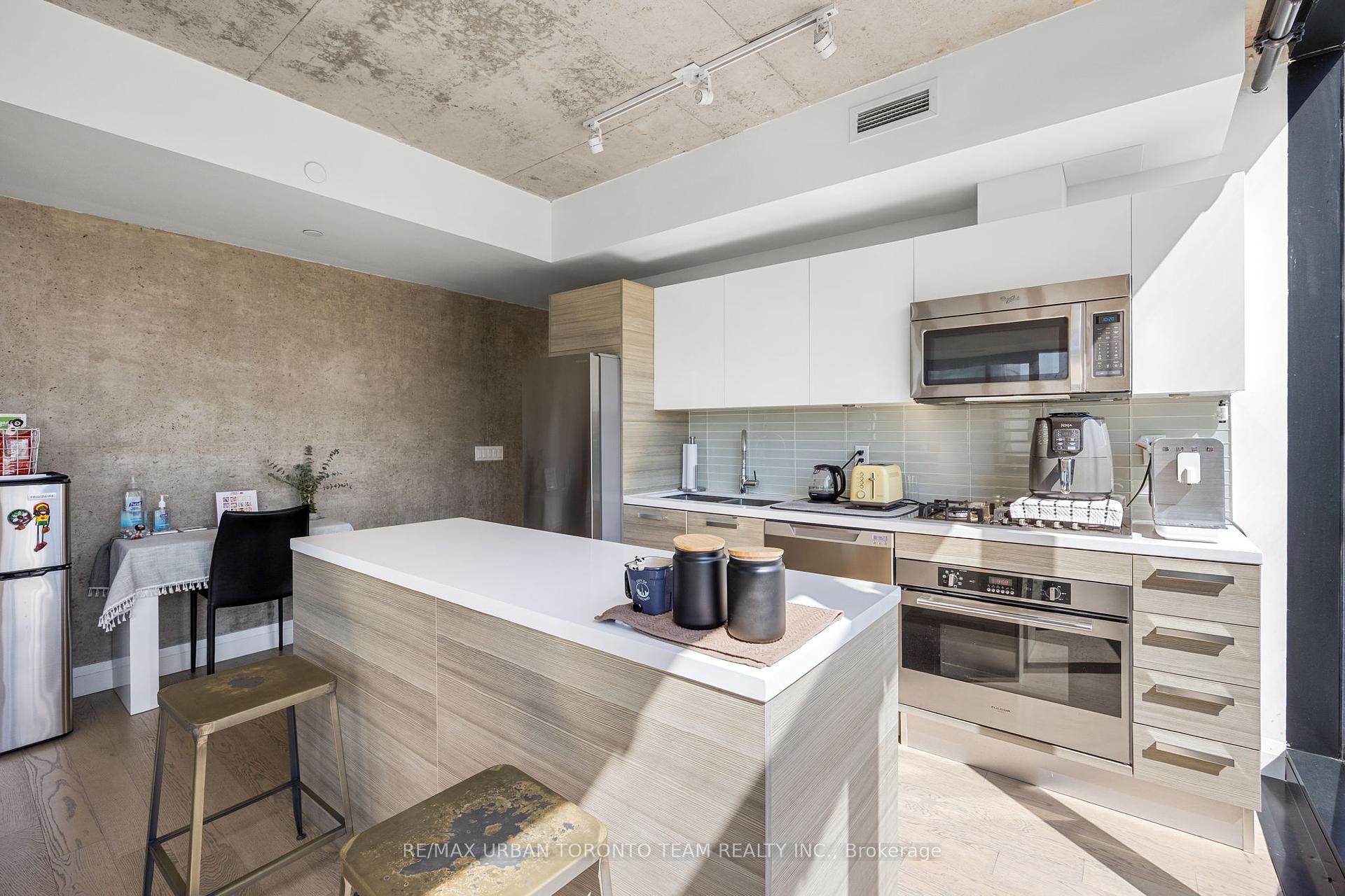2 Bedrooms Condo at 224 King, Toronto For sale