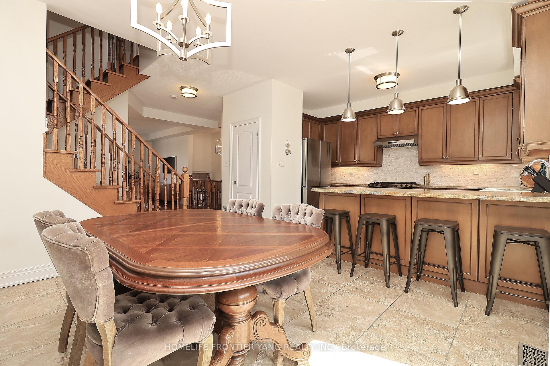 3 Bedrooms Condo at 581 Scarlett, Toronto For sale