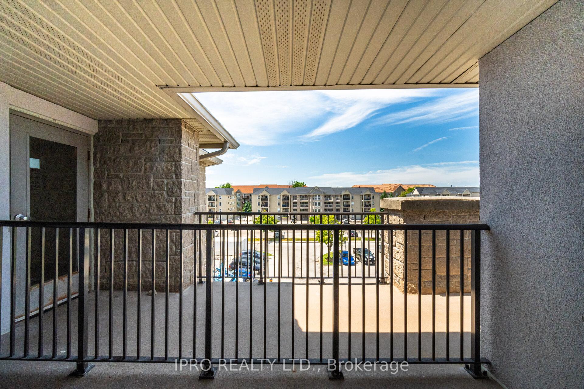 2 Bedrooms Condo at 1411 Walker’s, Burlington For sale