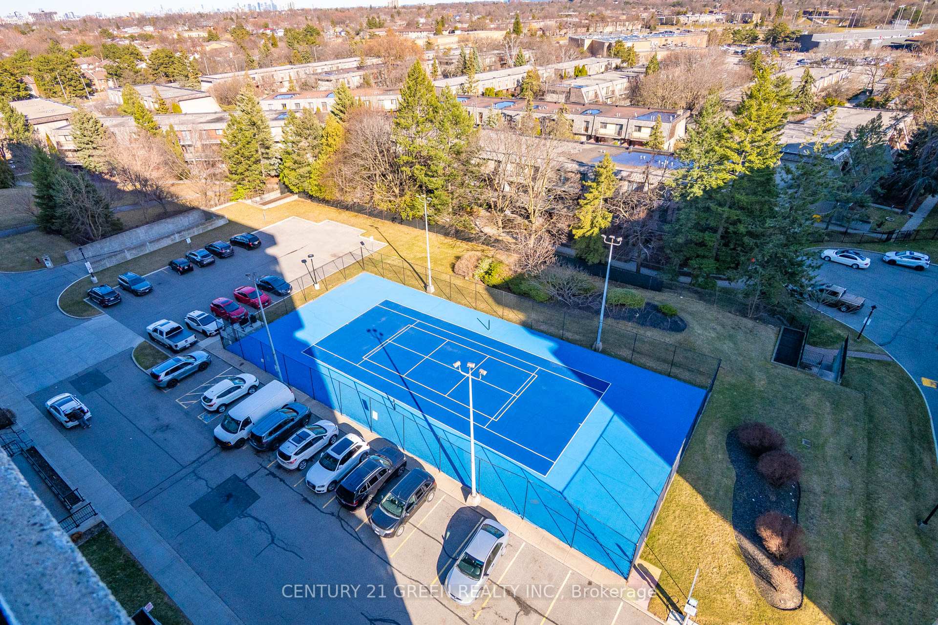 4 Bedrooms Condo at 1300 Mississauga Valleys, Mississauga For sale