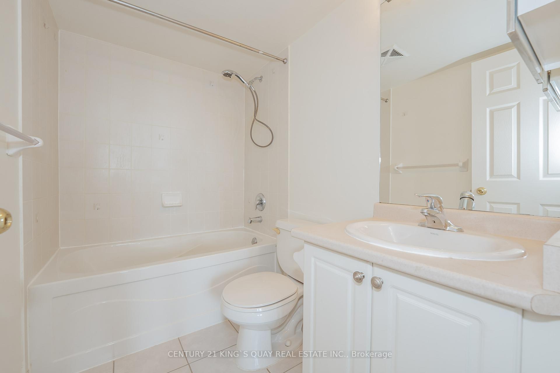 3 Bedrooms Condo at 18 Spring Garden, Toronto For sale
