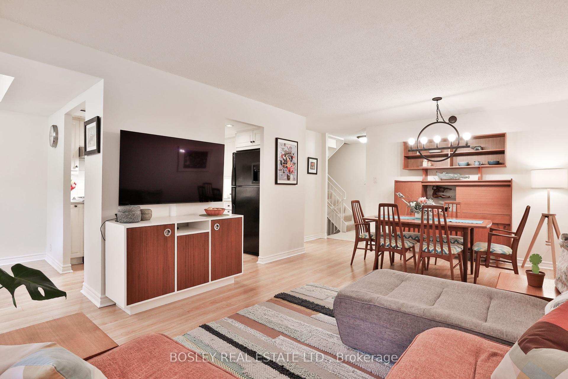 3 Bedrooms Condo at 1250 Mississauga Valley, Mississauga For sale