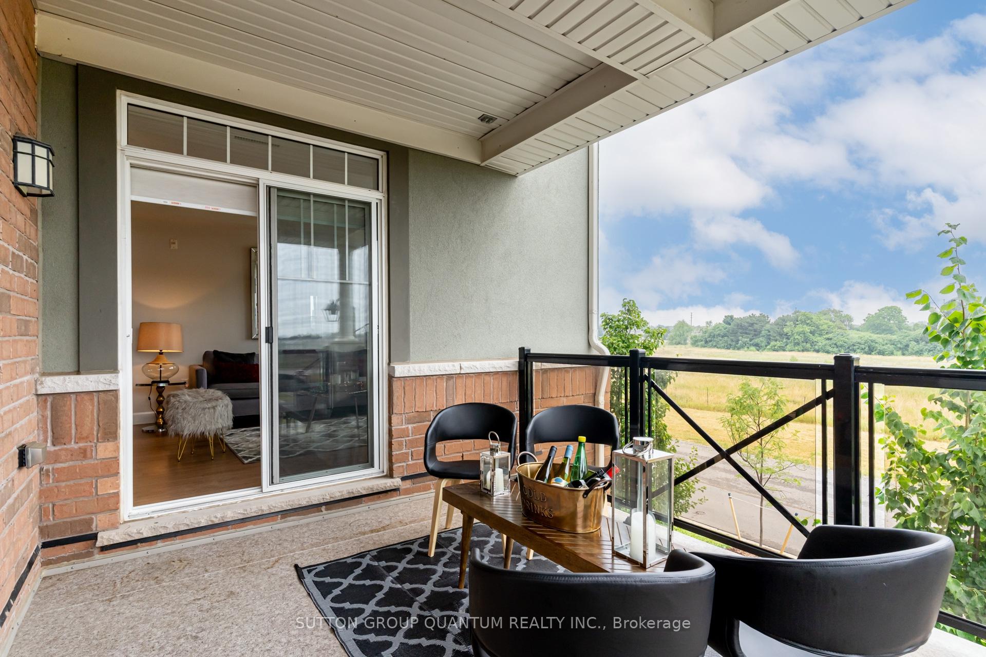 2 Bedrooms Condo at 275 Roxton, Oakville For sale