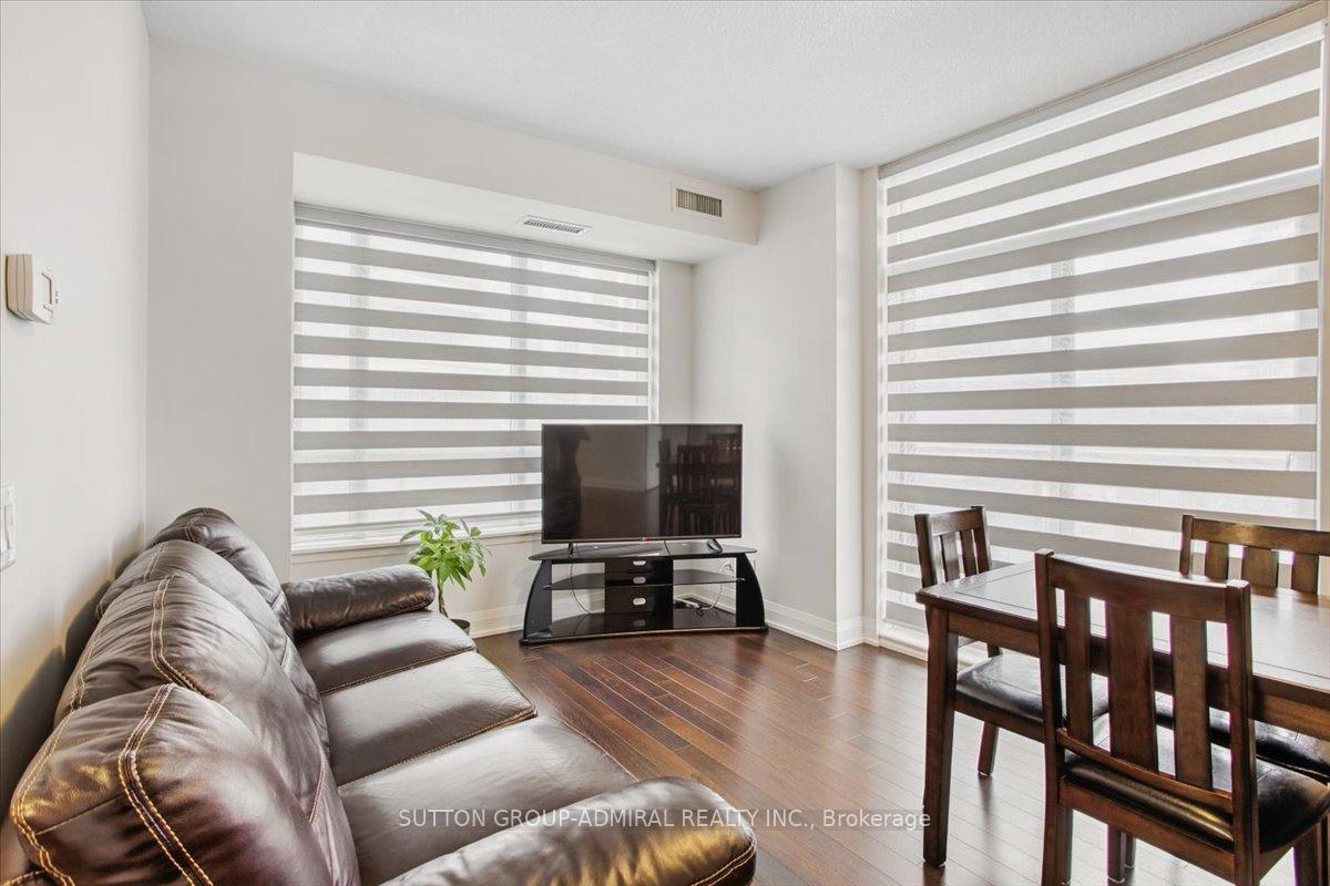 2 Bedrooms Condo at 95 North Park, Vaughan For sale