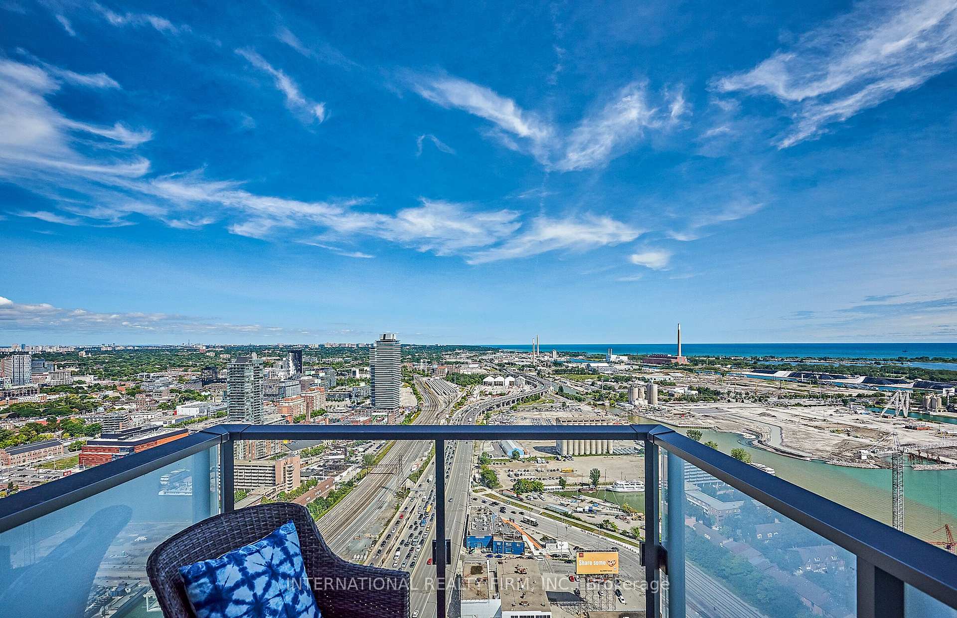 2 Bedrooms Condo at 16 Bonnycastle, Toronto For sale