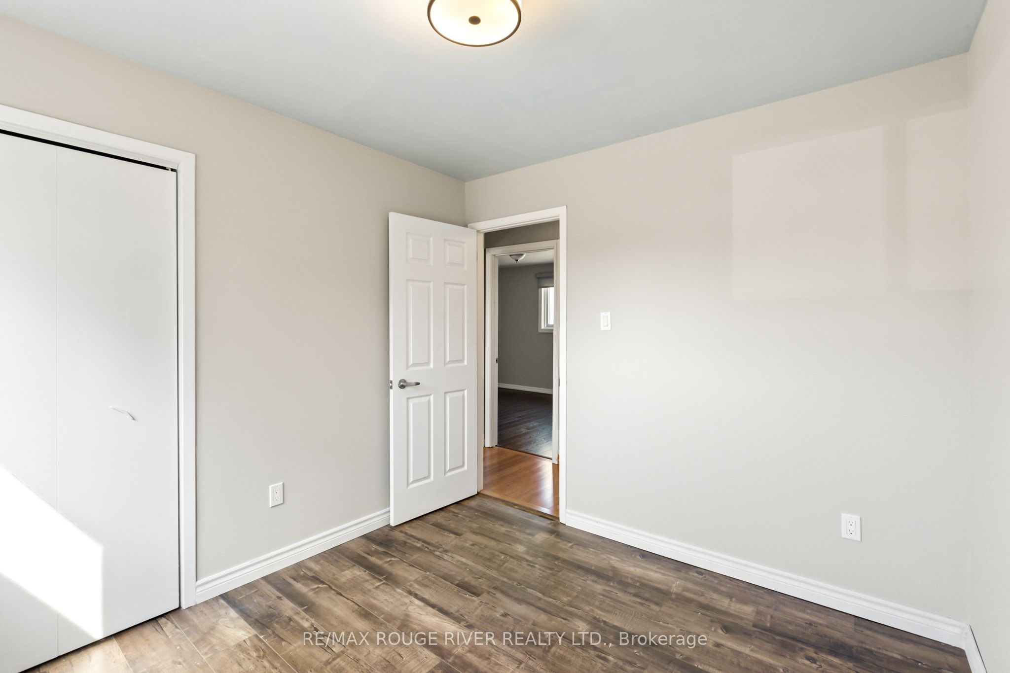 1 Applewood Crescent