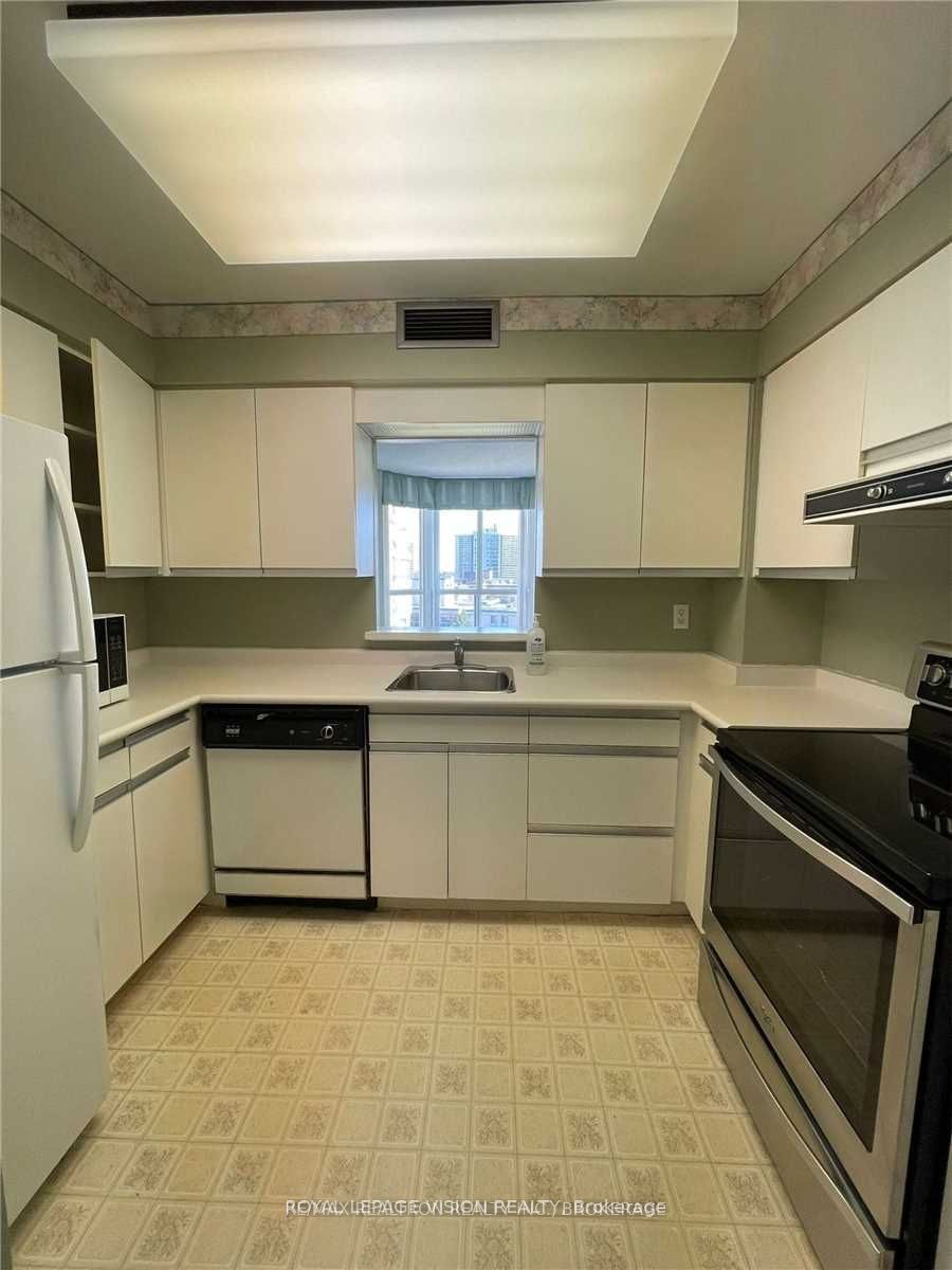 11 Thorncliffe Park Drive, #802