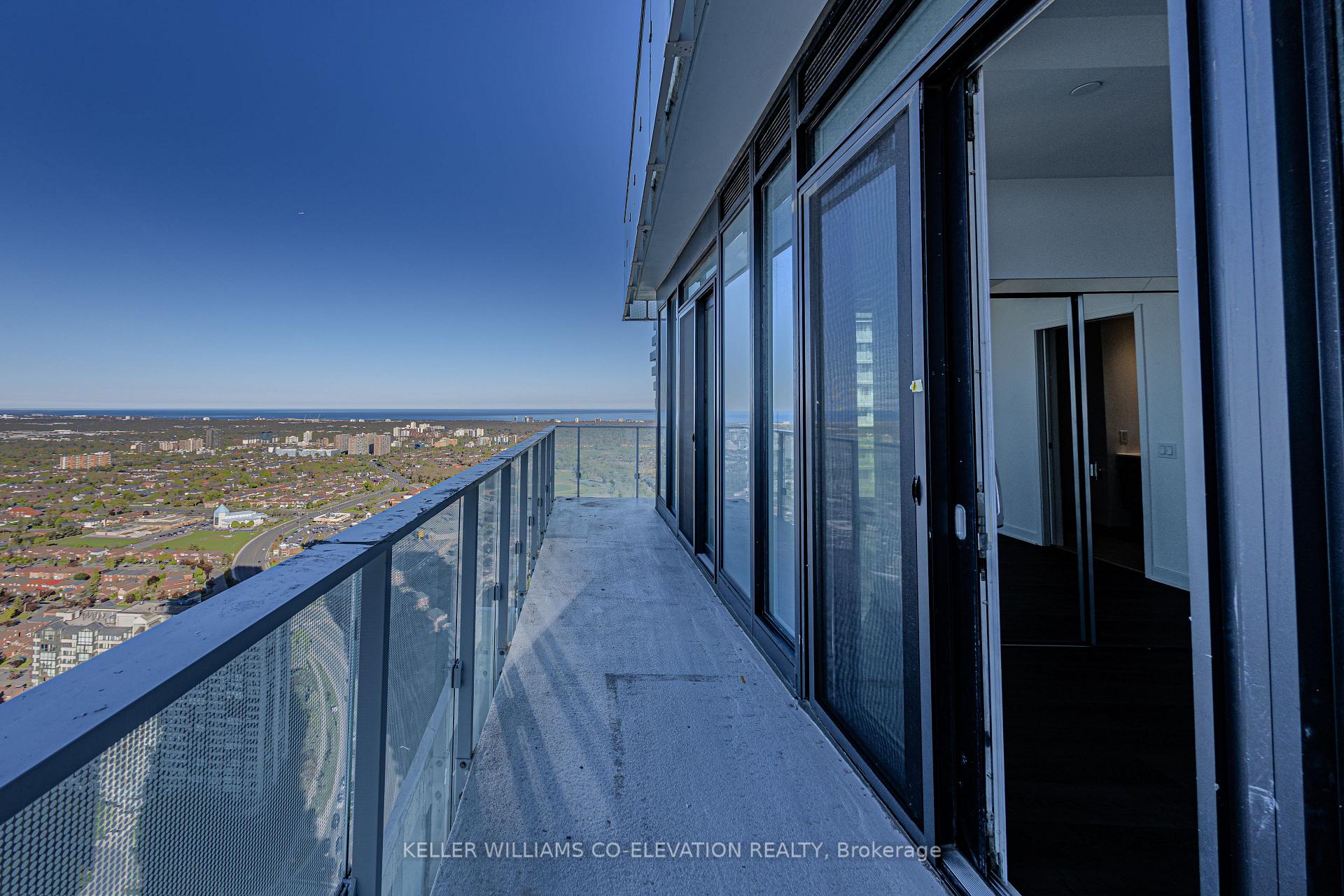 3 Bedrooms Condo at 3900 Confederation, Mississauga For sale