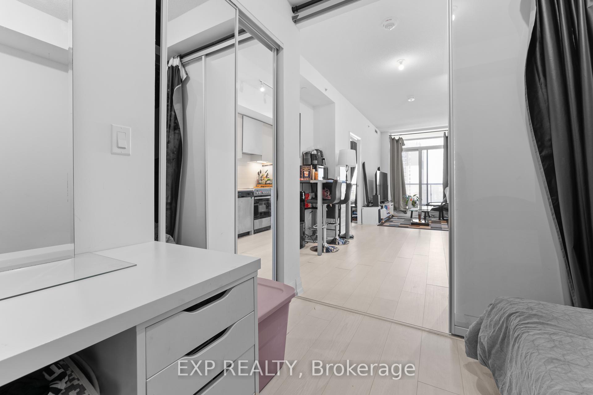 2 Bedrooms Condo at 30 Gibbs, Toronto For sale