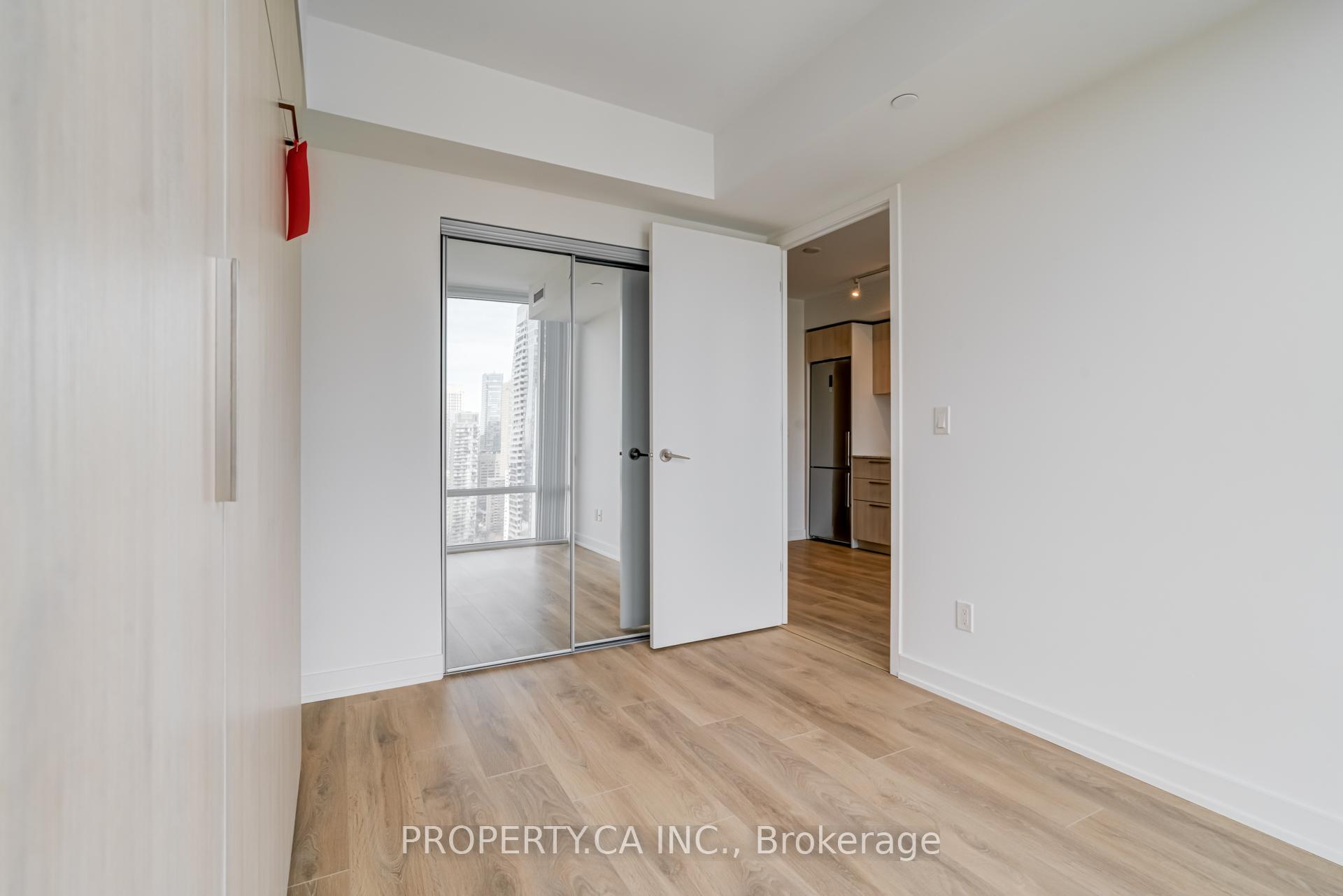 2 Bedrooms Condo at 501 Yonge, Toronto For sale