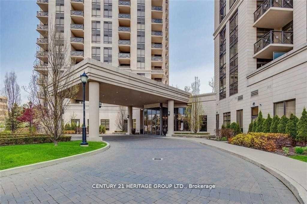 2 Bedrooms Condo at 135 Wynford, Toronto For sale