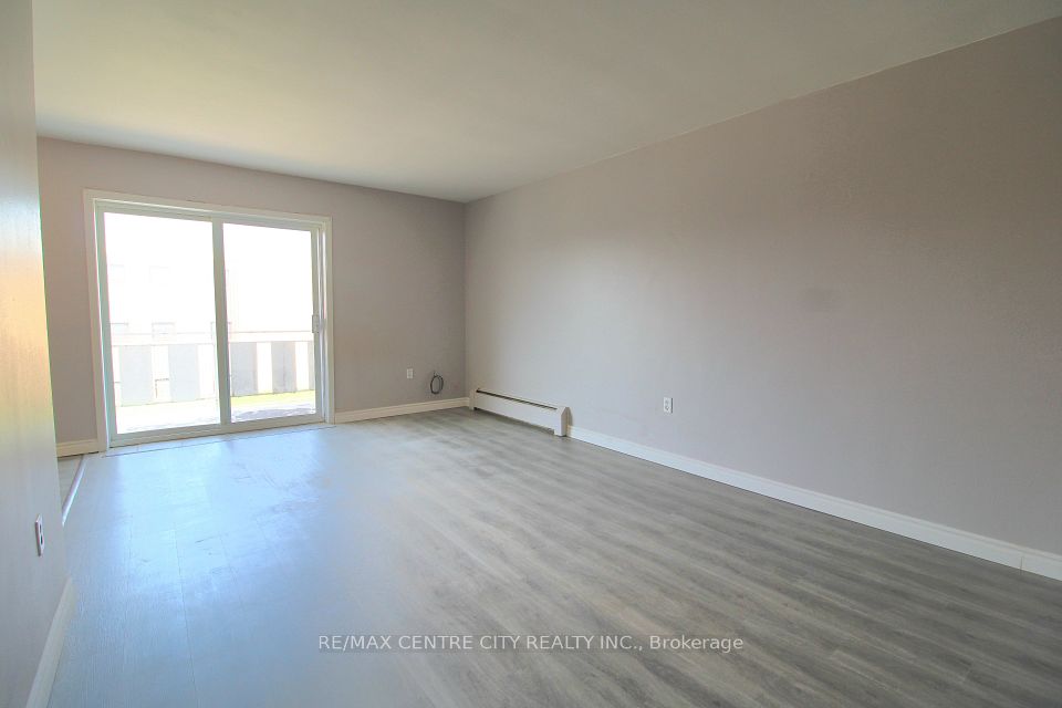 #12 - 18 HOLLAND Street, St. Thomas, ON N5R 4S2