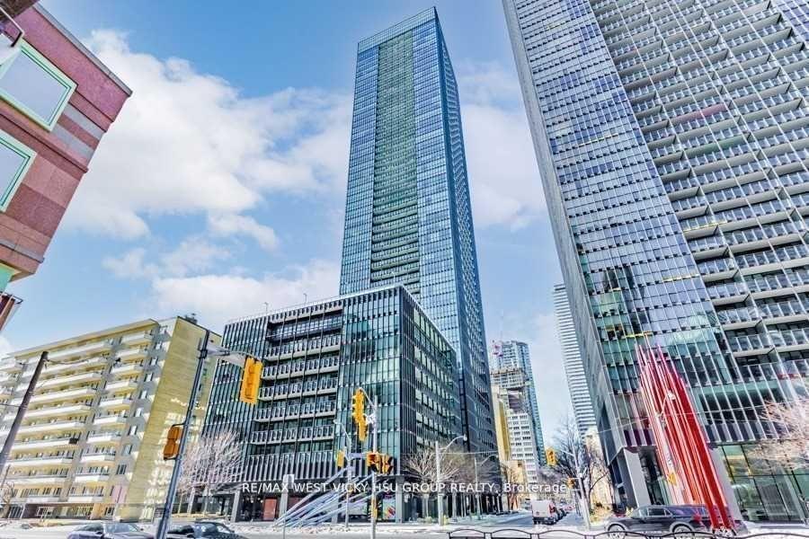 2 Bedrooms Condo at 101 Charles, Toronto For sale
