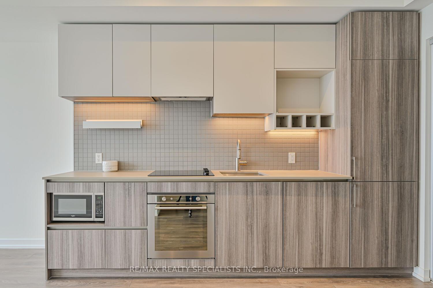 2 Bedrooms Condo at 5 BUTTERMILL, Vaughan For sale