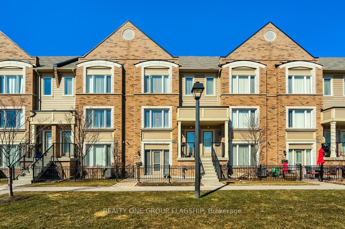 3 Bedrooms Condo at 3185 Boxford,  Mississauga For sale