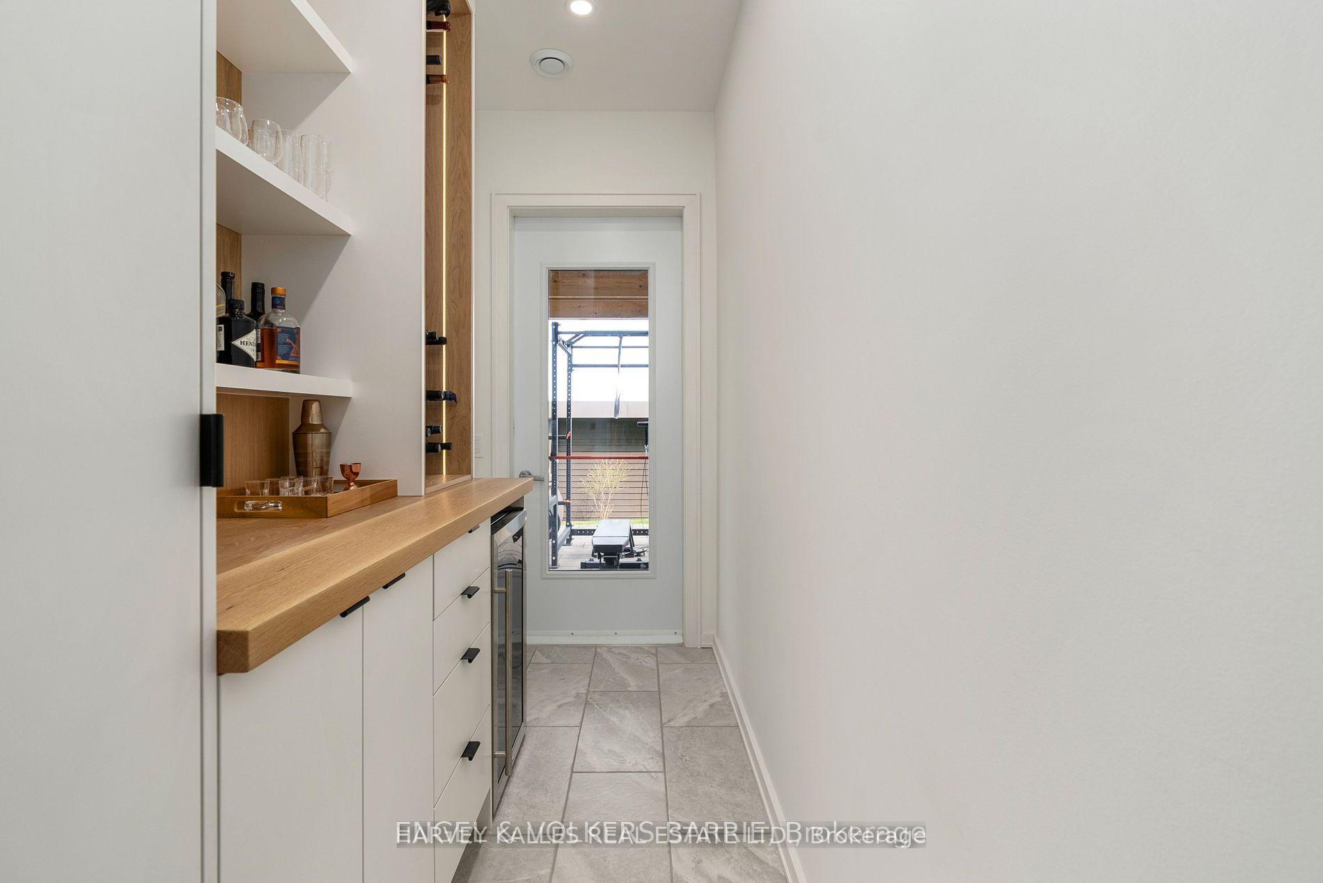 2369 Lakeshore Road E