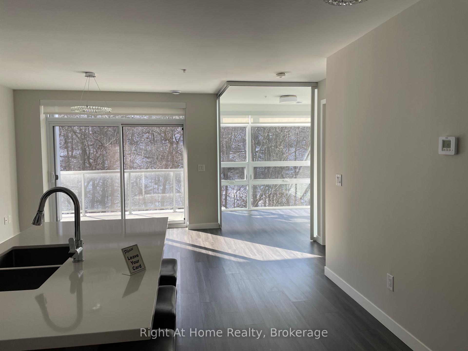 2 Bedrooms Condo at 455 Charlton, Hamilton For sale