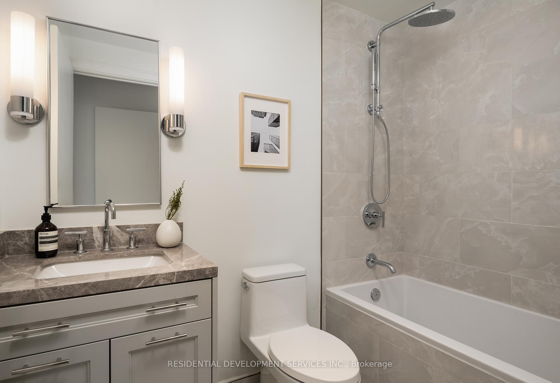 2 Bedrooms Condo at 1 Strathgowan, Toronto For sale