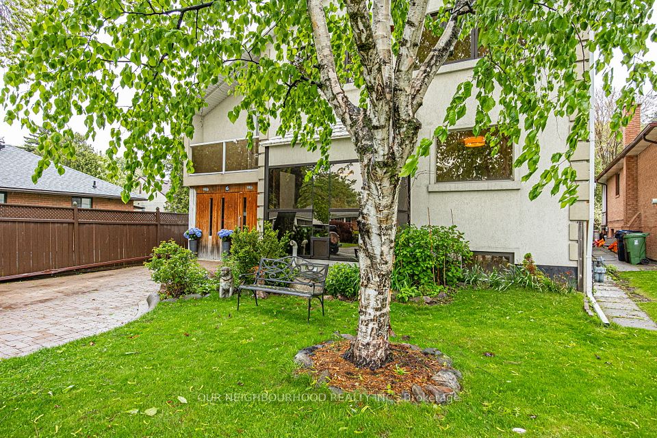 6 Enfield Avenue, Toronto, ON M8W 1T7