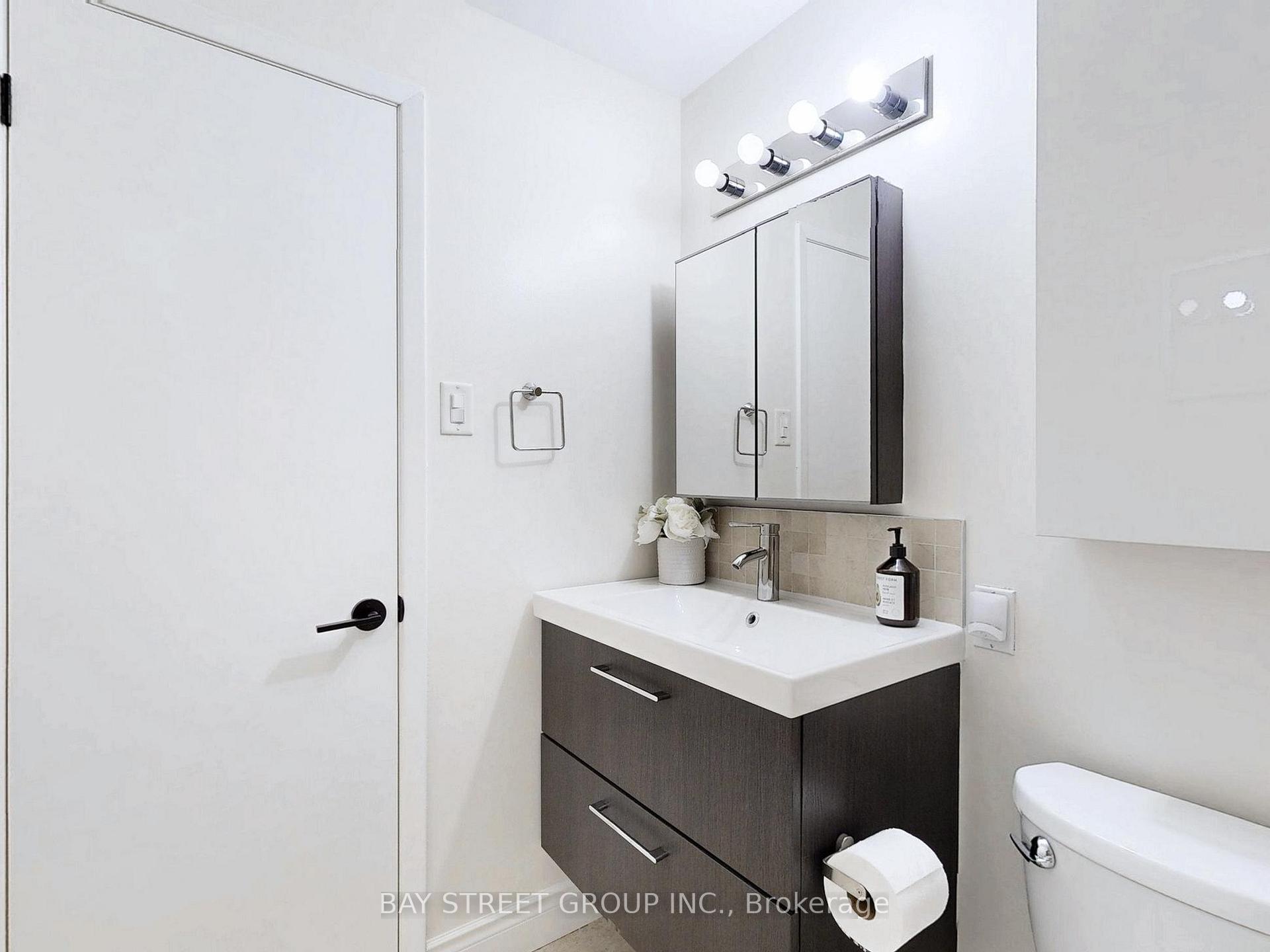 3 Bedrooms Condo at 89 Rameau, Toronto For sale