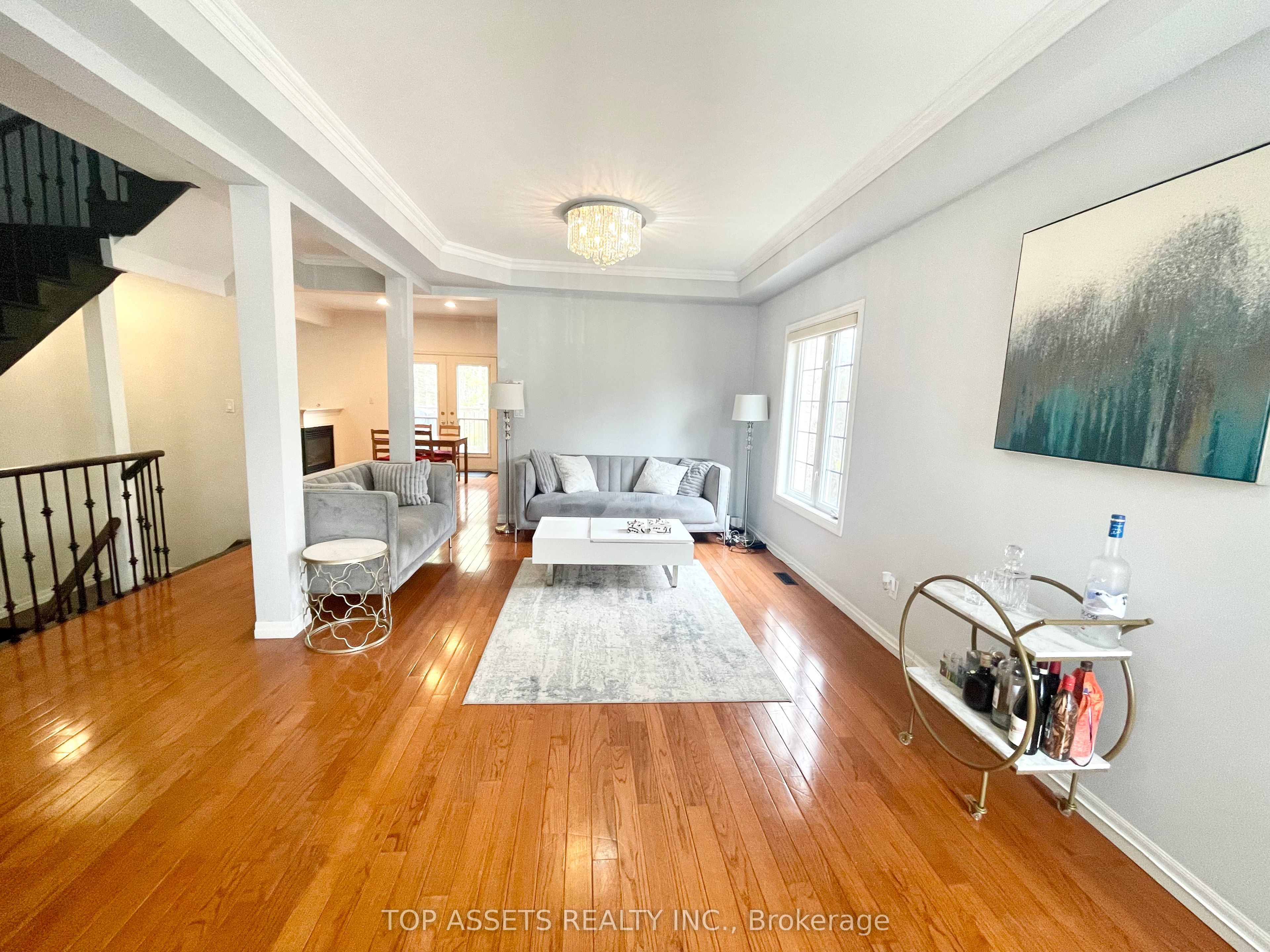 32 Headwater Crescent