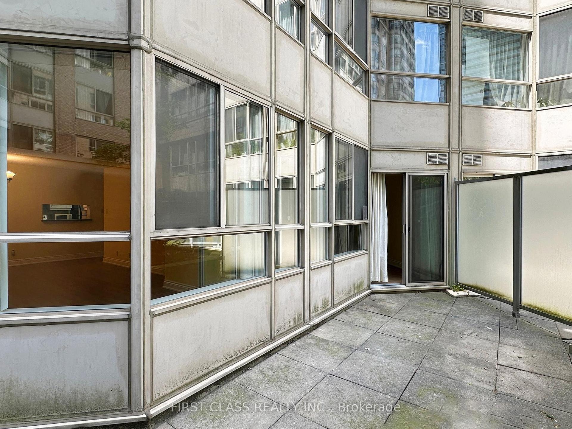 3 Bedrooms Condo at 717 Bay, Toronto For sale