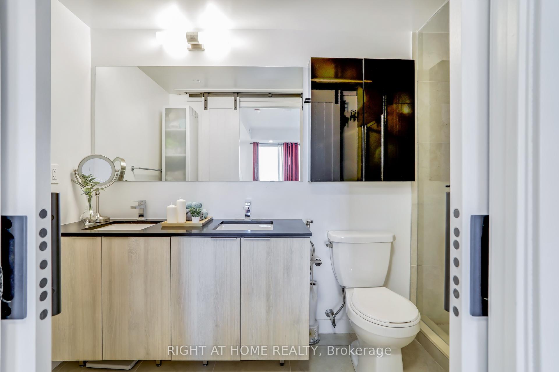 4 Bedrooms Condo at 31 Tippett, Toronto For sale