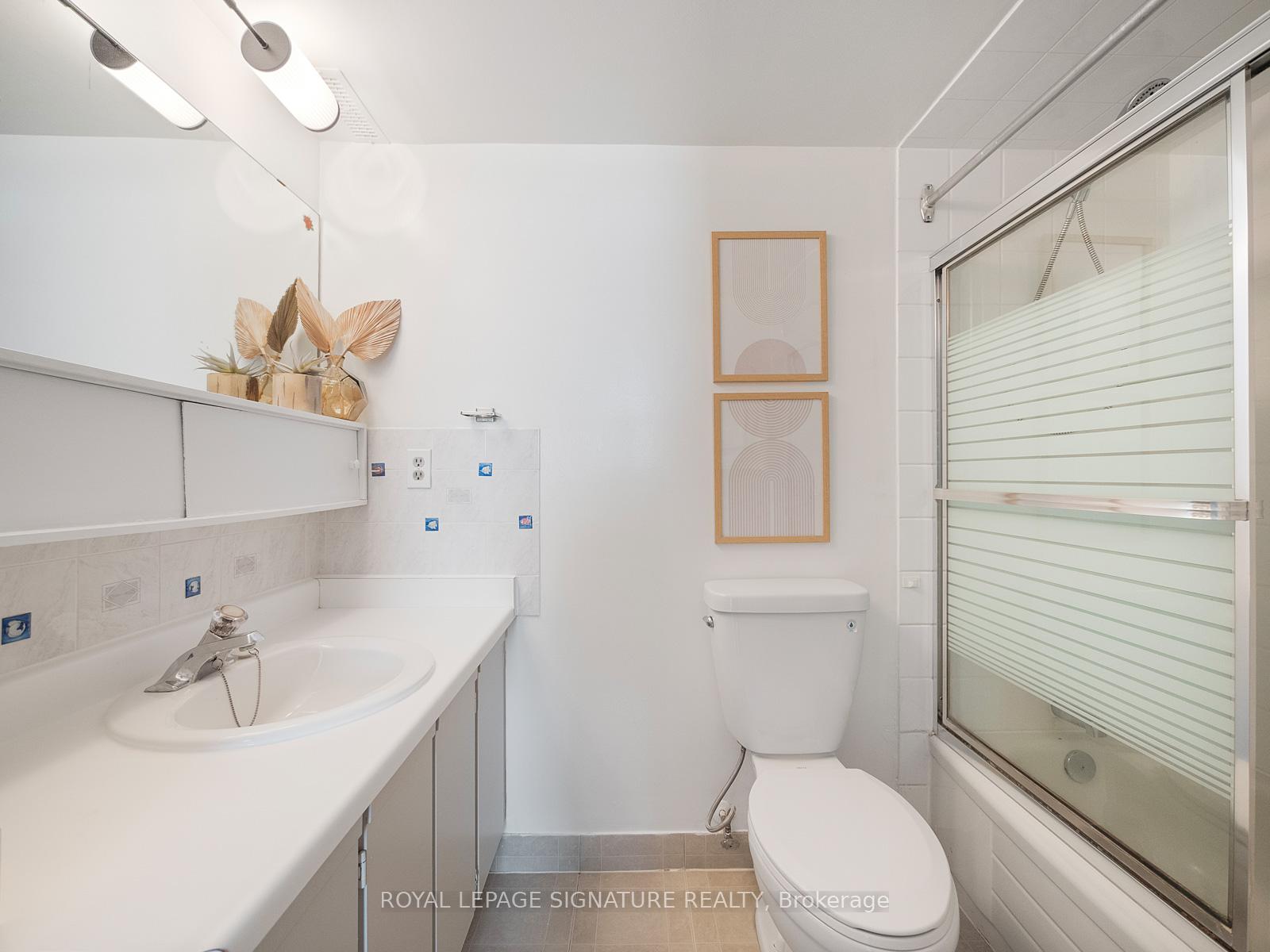 2 Bedrooms Condo at 20 Dean Park, Toronto For sale