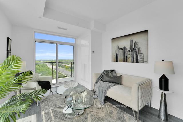 2 Bedrooms Condo at 450 Dundas, Hamilton For sale