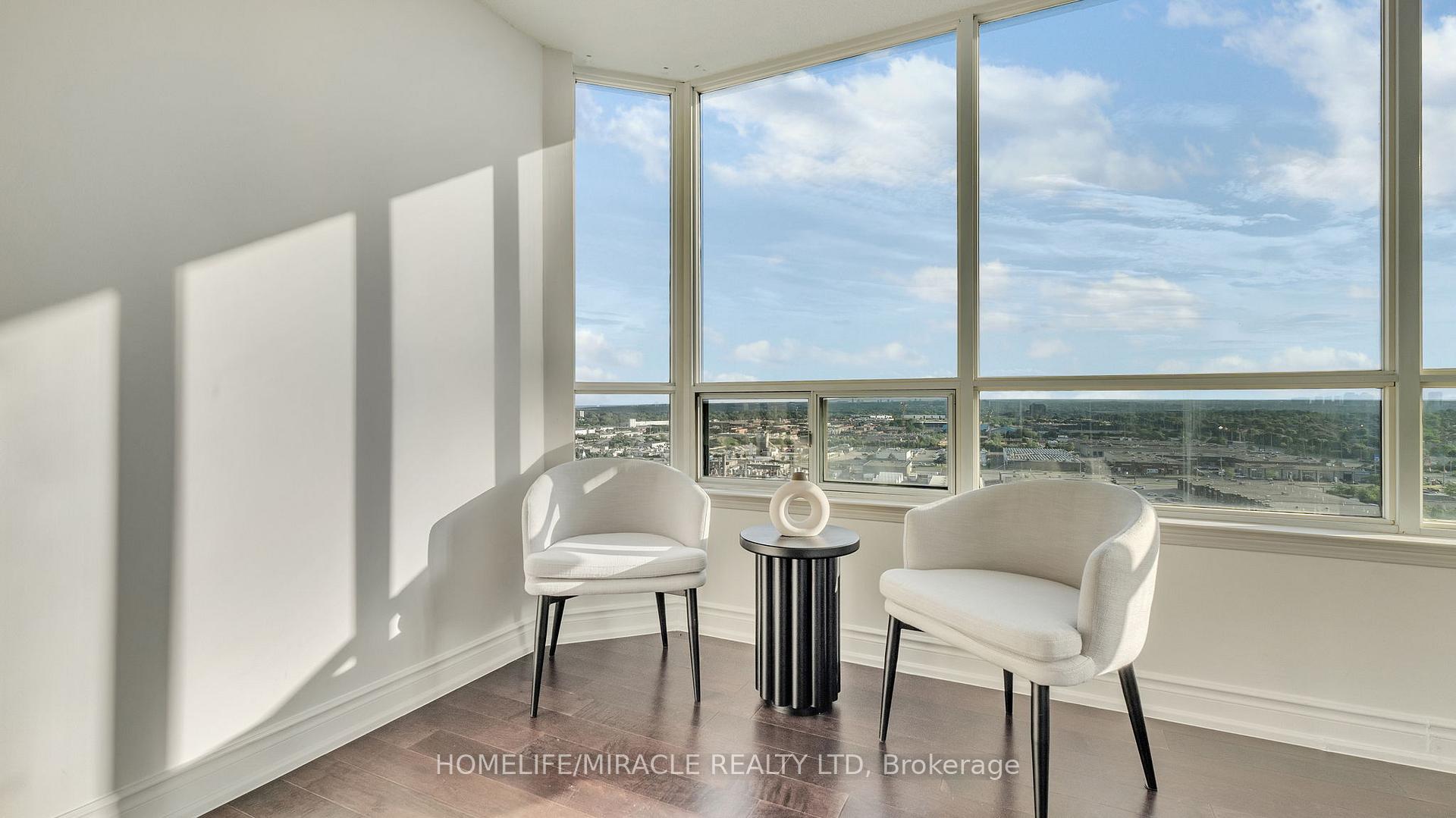 3 Bedrooms Condo at 550 Webb, Mississauga For sale