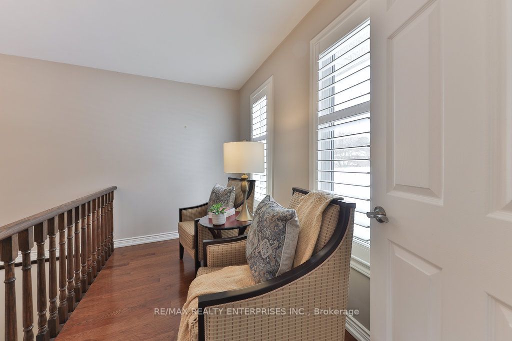1076 Red Pine Crescent