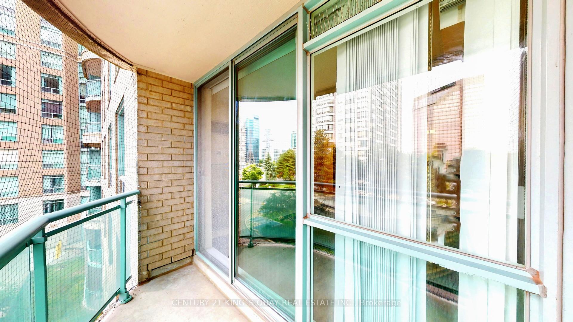 2 Bedrooms Condo at 18 Pemberton, Toronto For sale