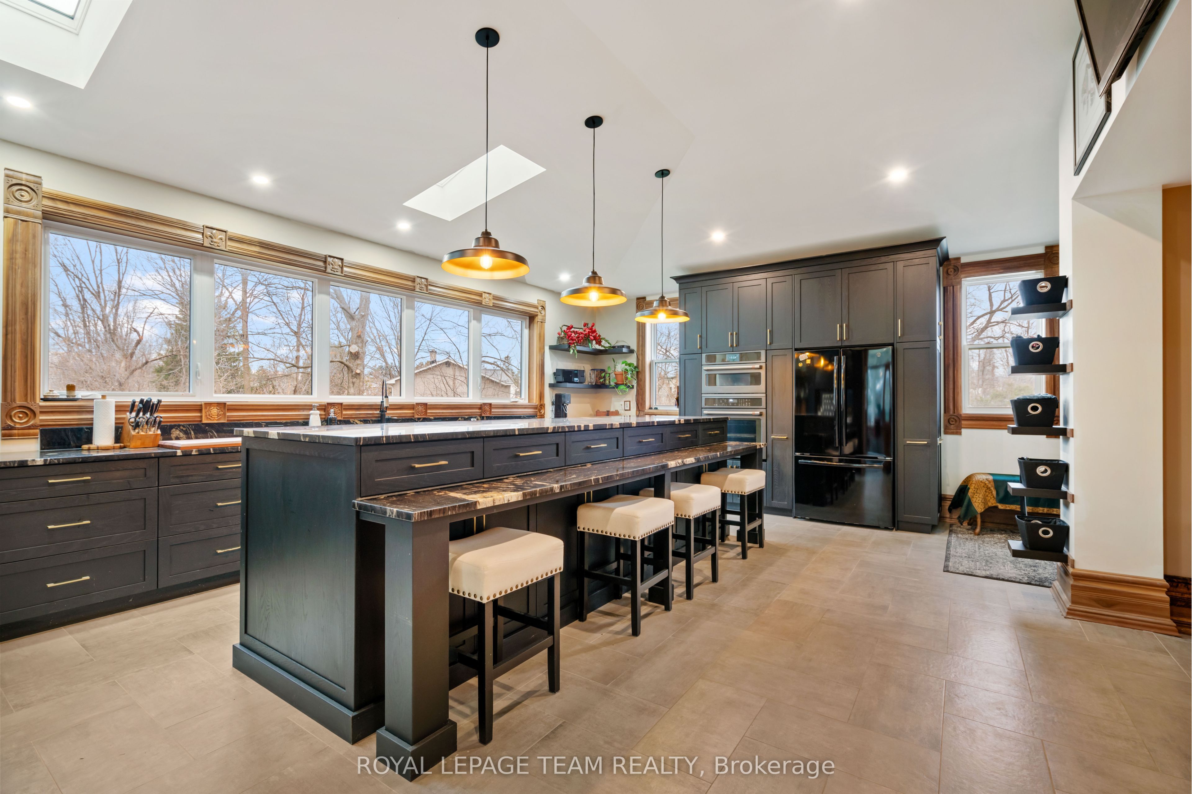 77 Queen Street W