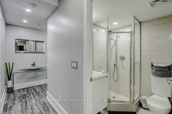 3 Bedrooms Condo at 300 Front, Toronto For sale