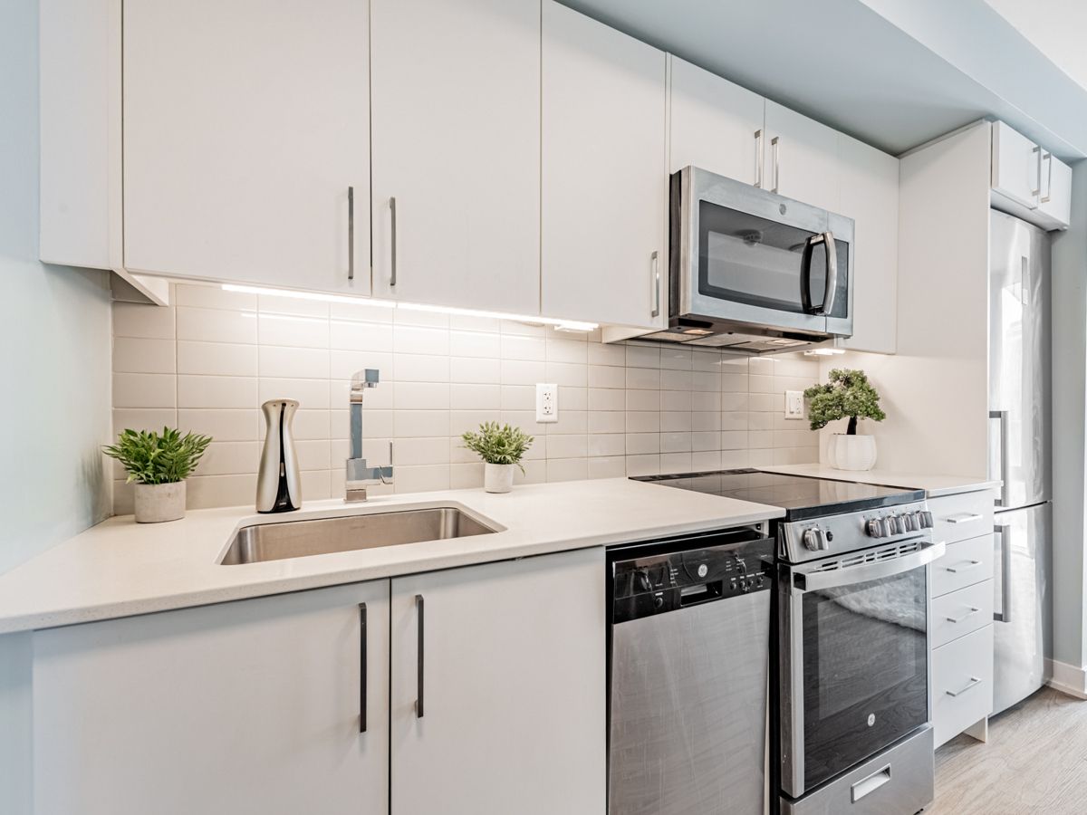 38 Monte Kwinter Court 902