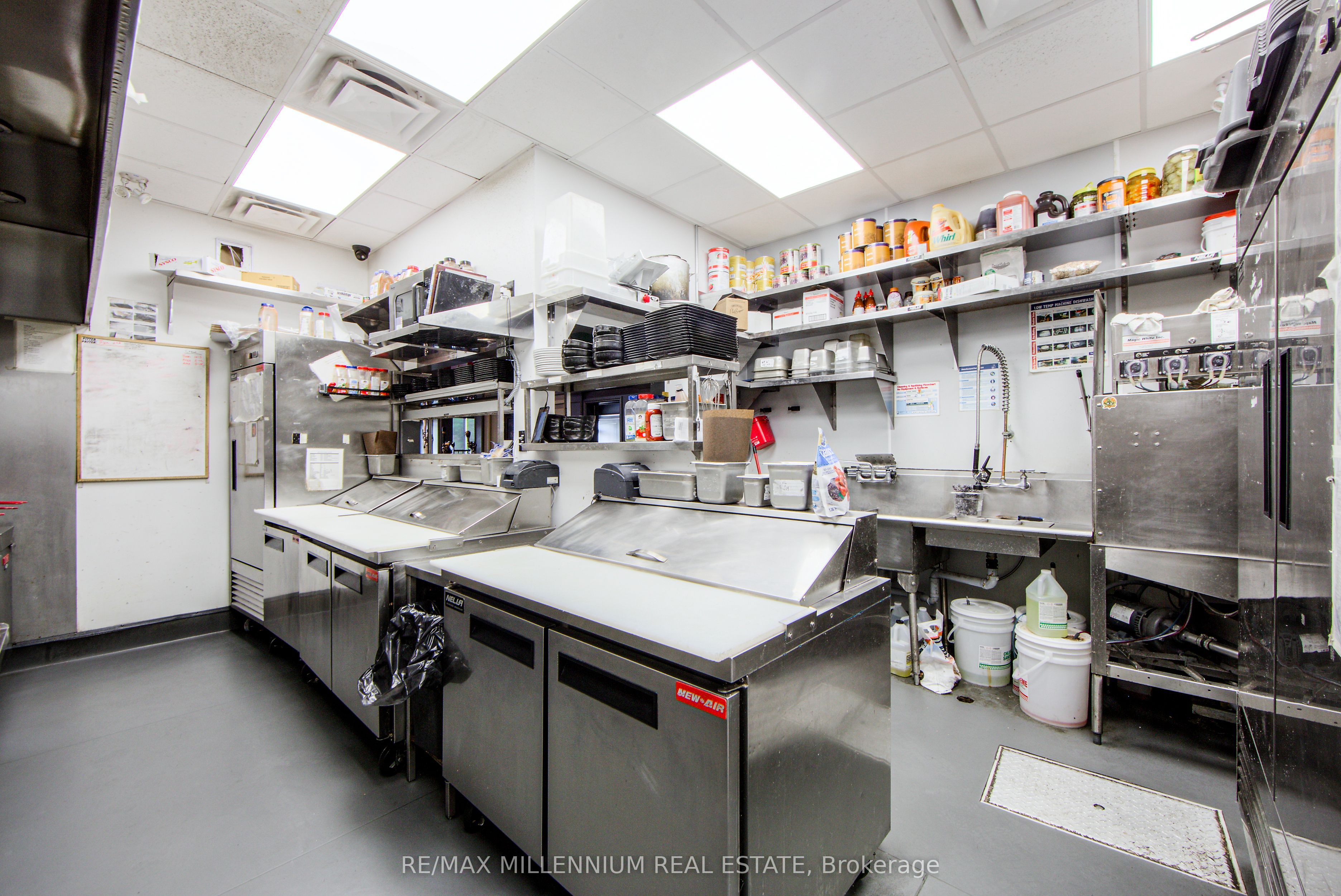555 Rossland Road E