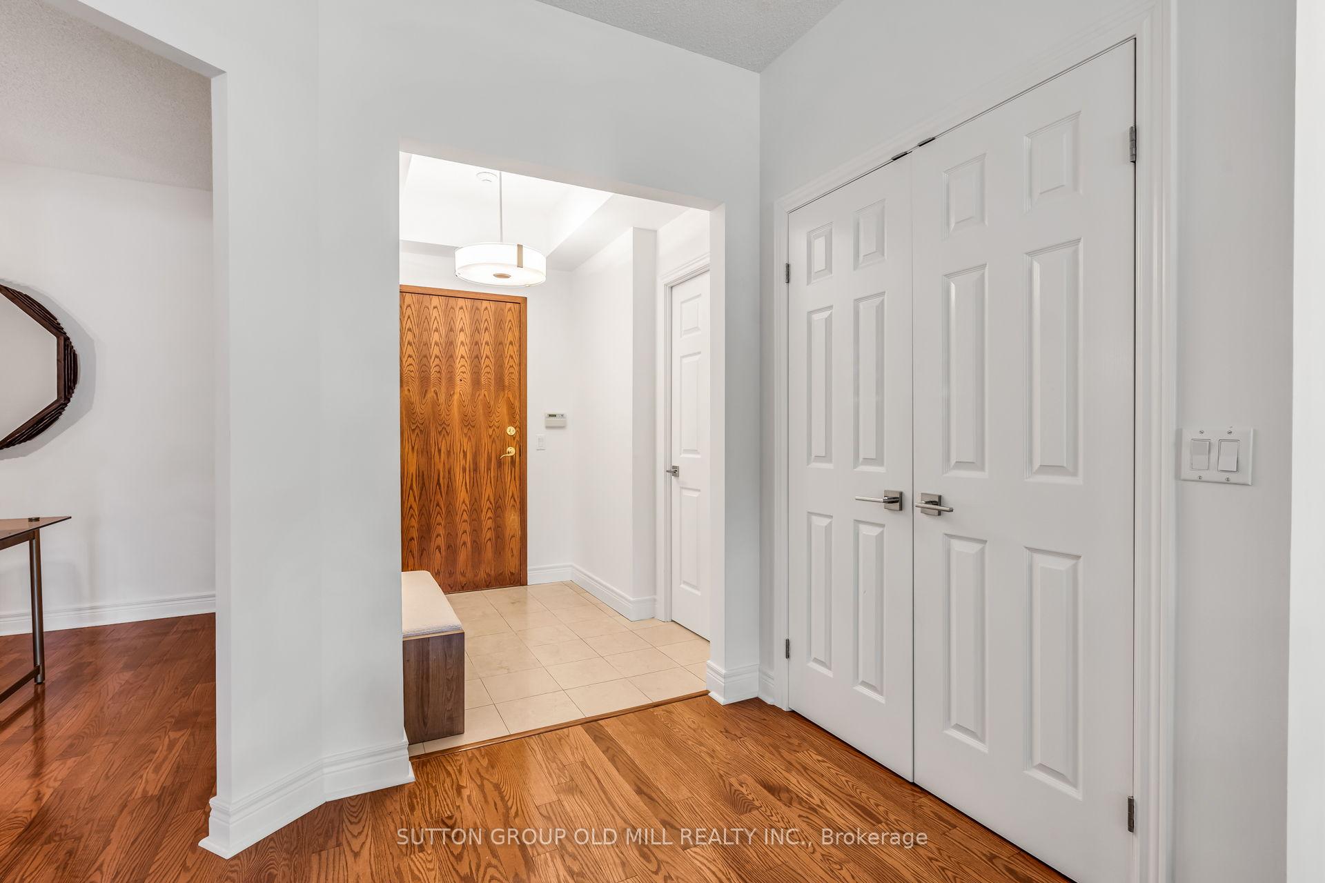 3 Bedrooms Condo at 10 Old Mill, Toronto For sale