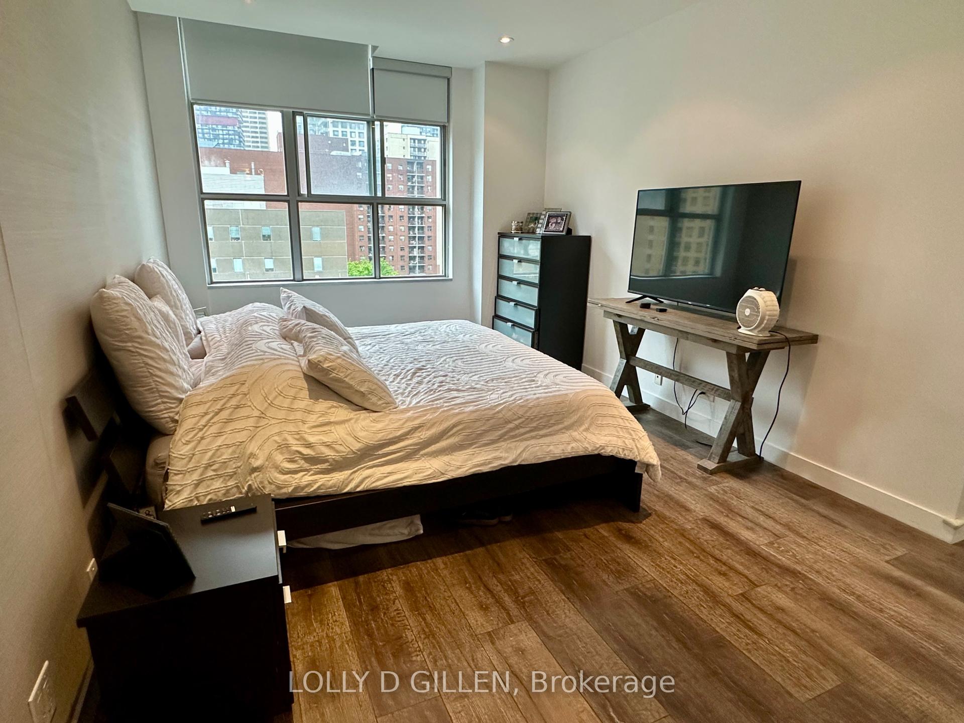 2 Bedrooms Condo at 188 Eglinton, Toronto For sale