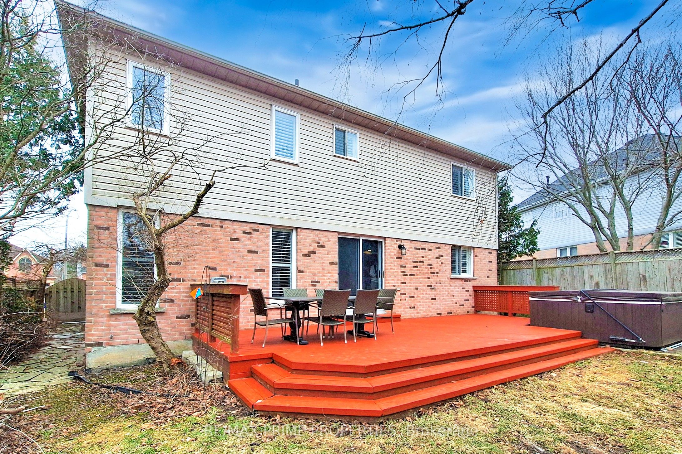 32 KENNETT Drive