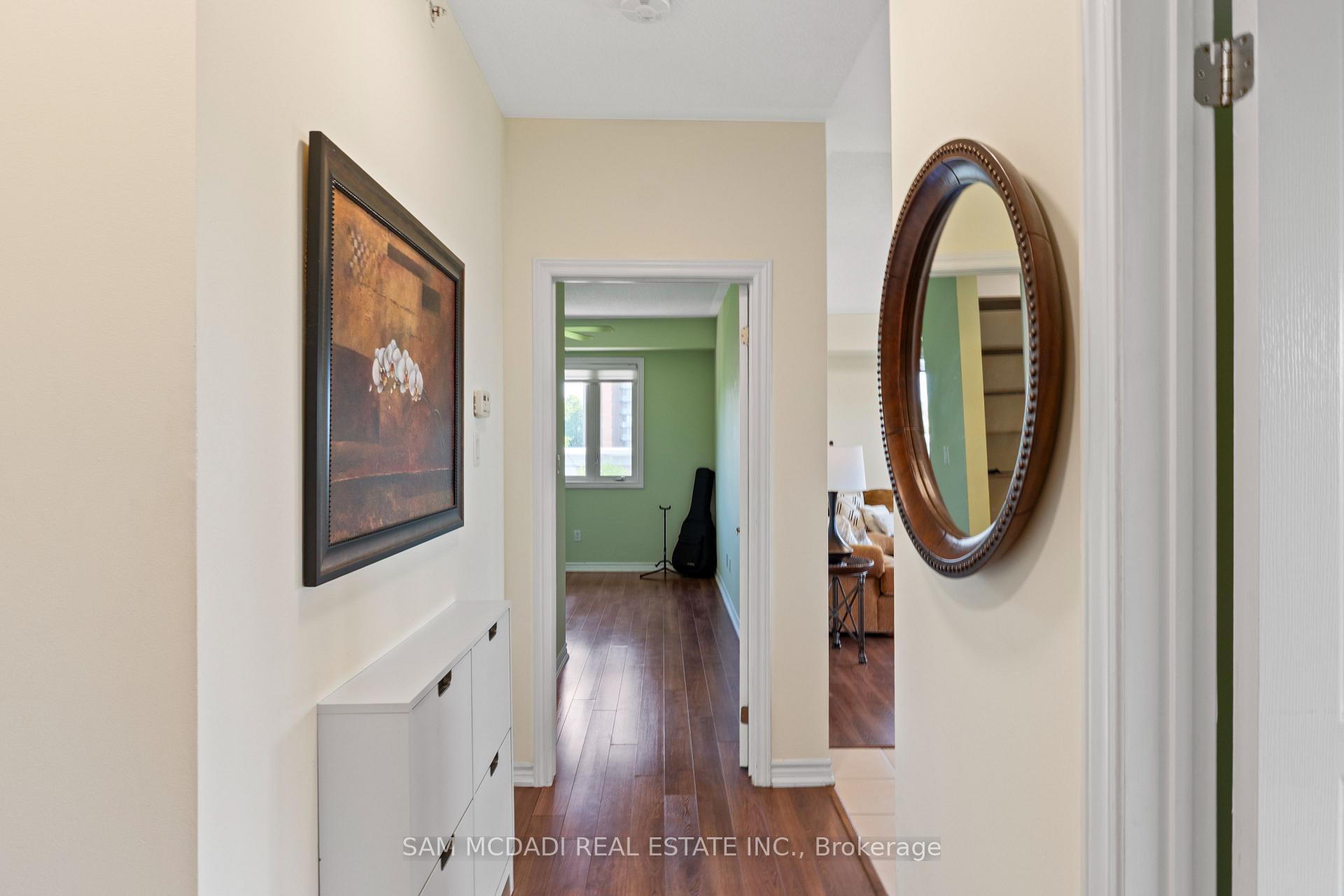 2 Bedrooms Condo at 570 Lolita, Mississauga For sale