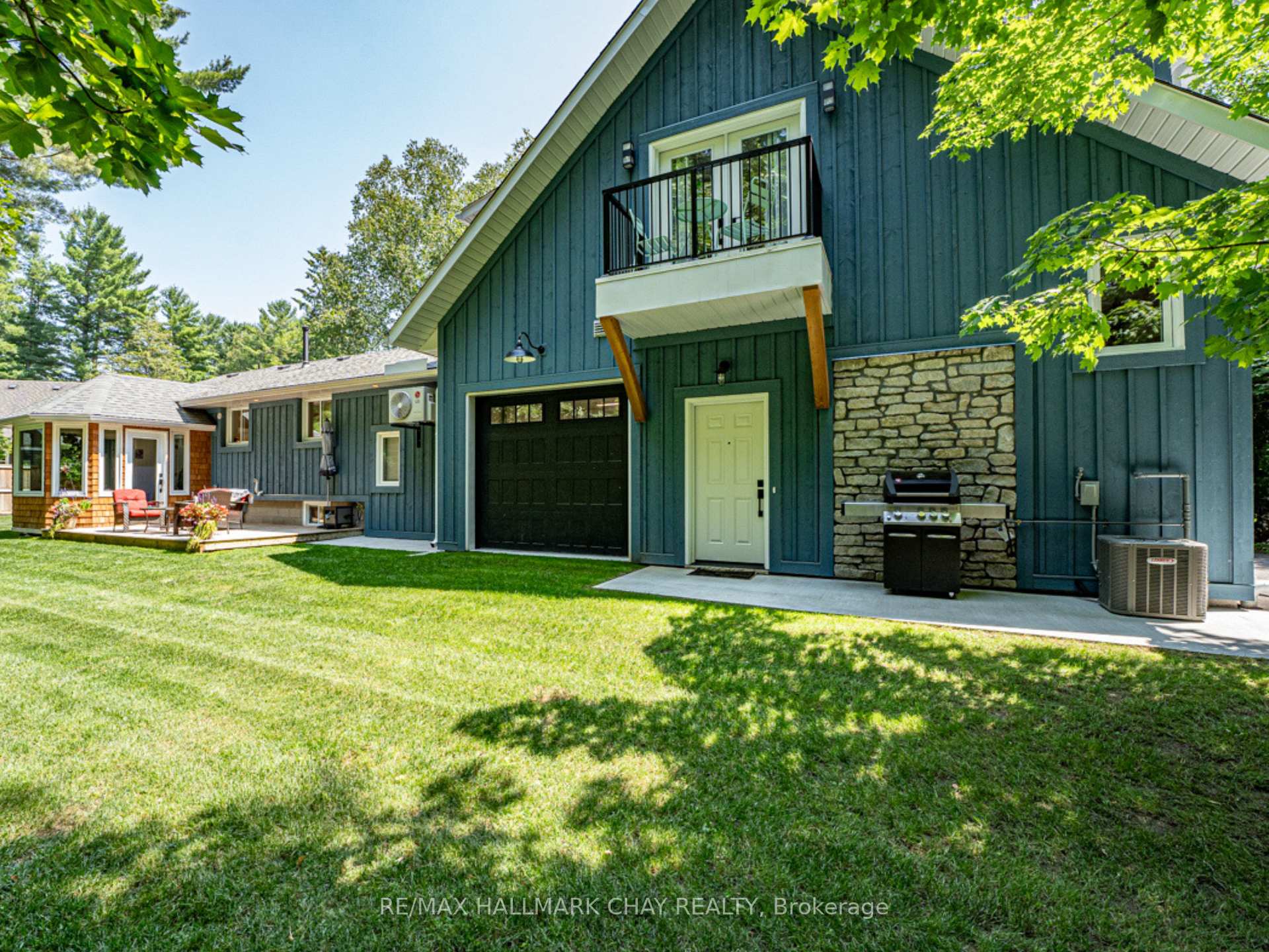 18 Lawrence Avenue, Springwater, ON L9X 0W3