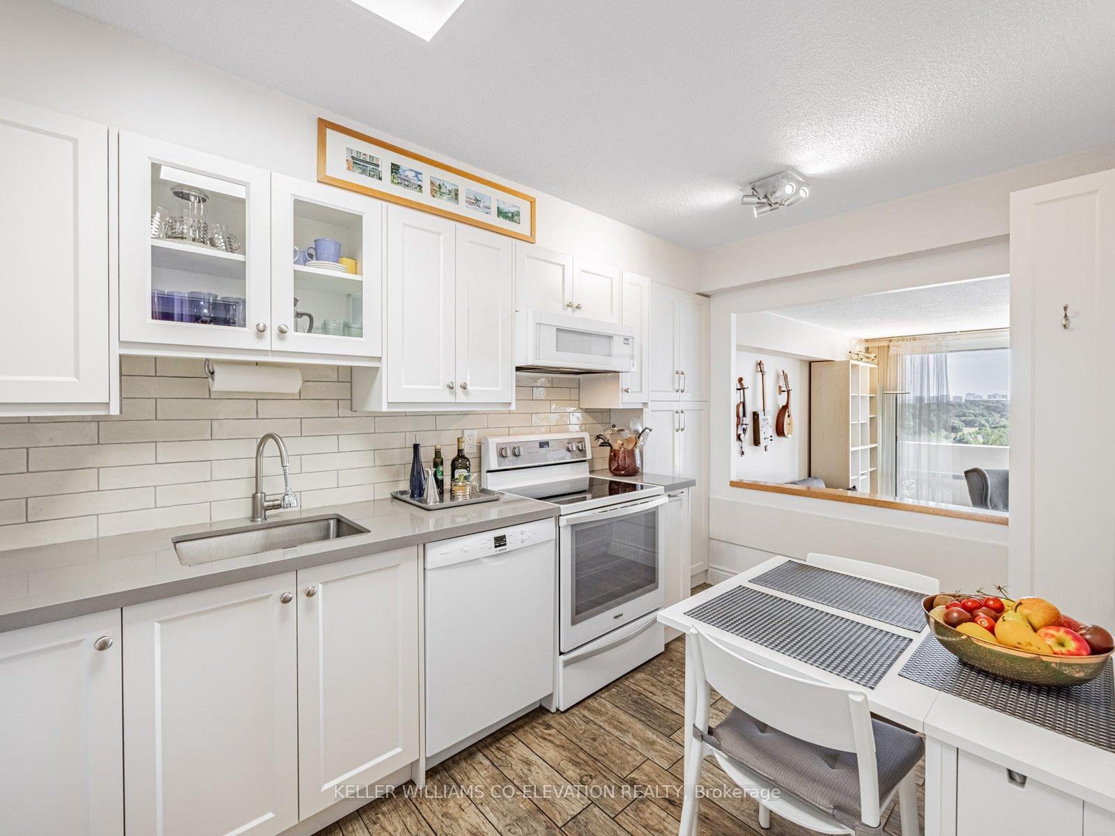 3 Bedrooms Condo at 250 Scarlett, Toronto For sale