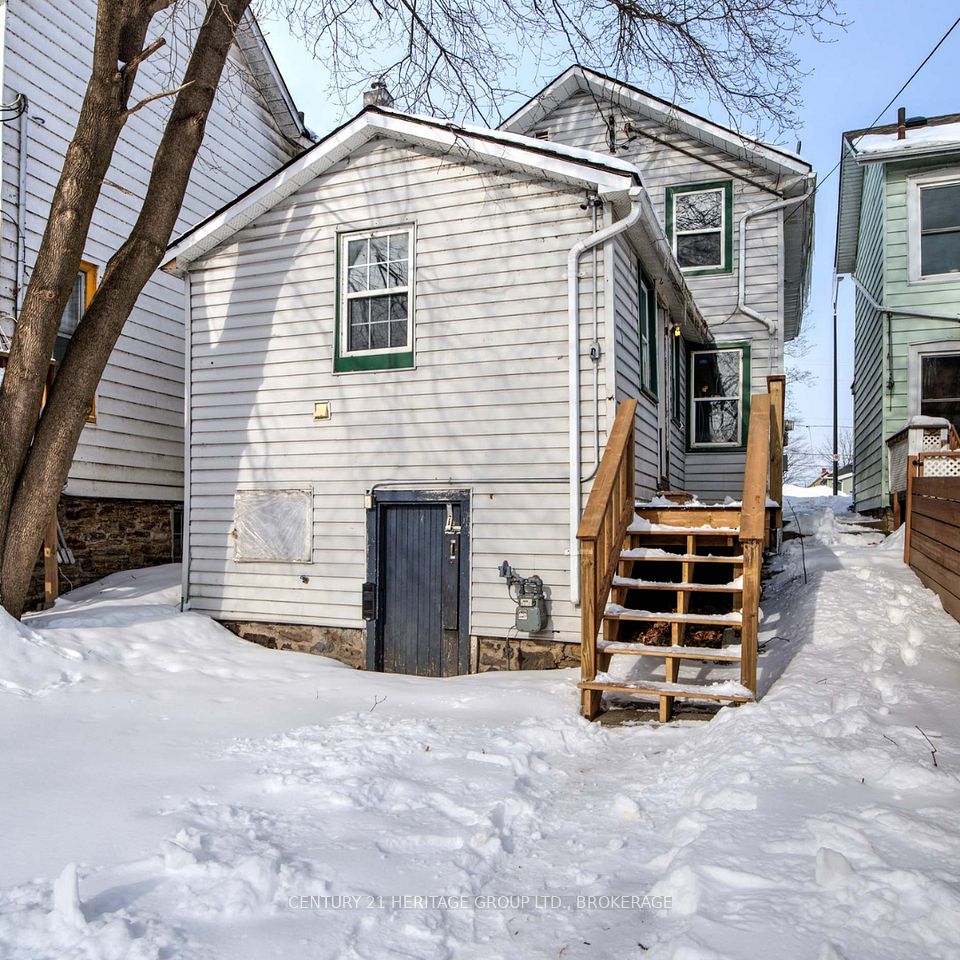 243 King Street, Gananoque, ON K7G 1G4