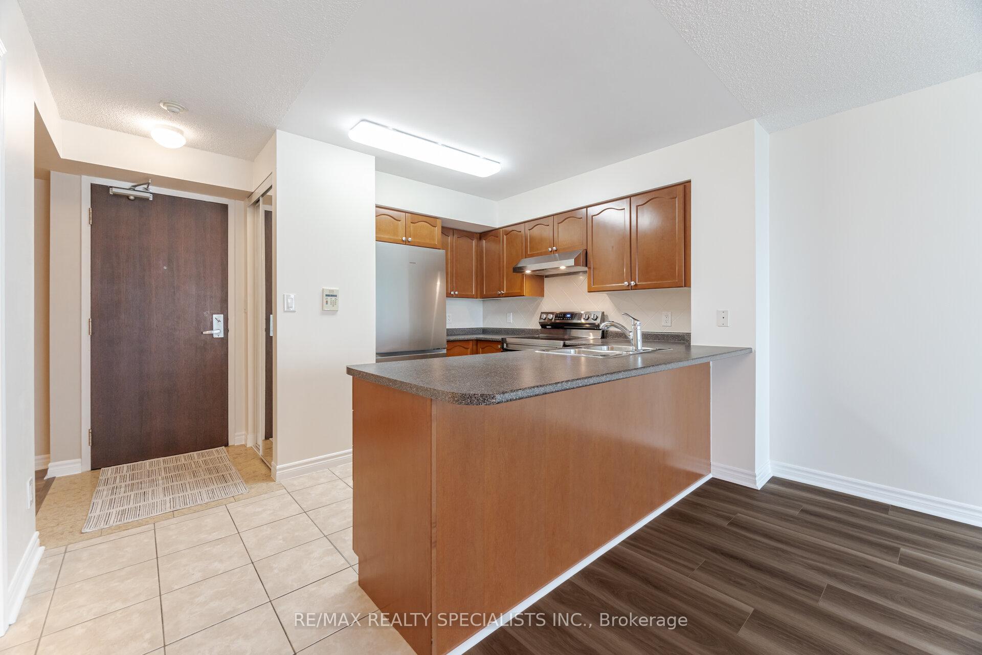 2 Bedrooms Condo at 335 Rathburn, Mississauga For sale