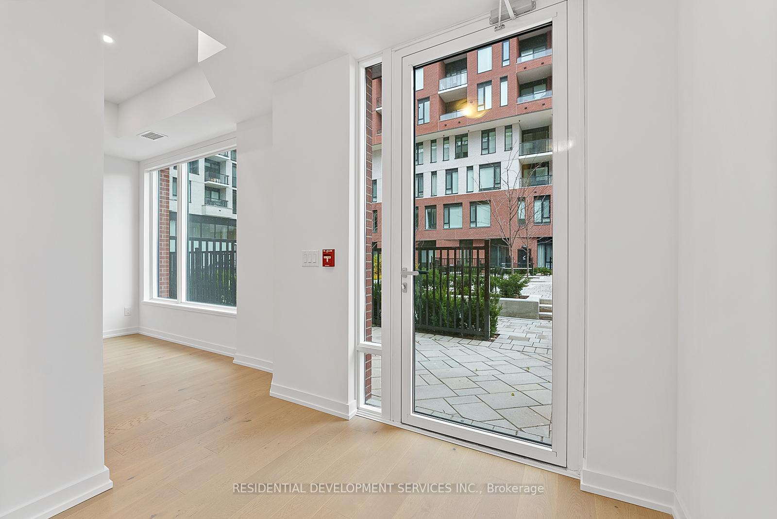 3 Bedrooms Condo at 15 Maryport,  Toronto For sale