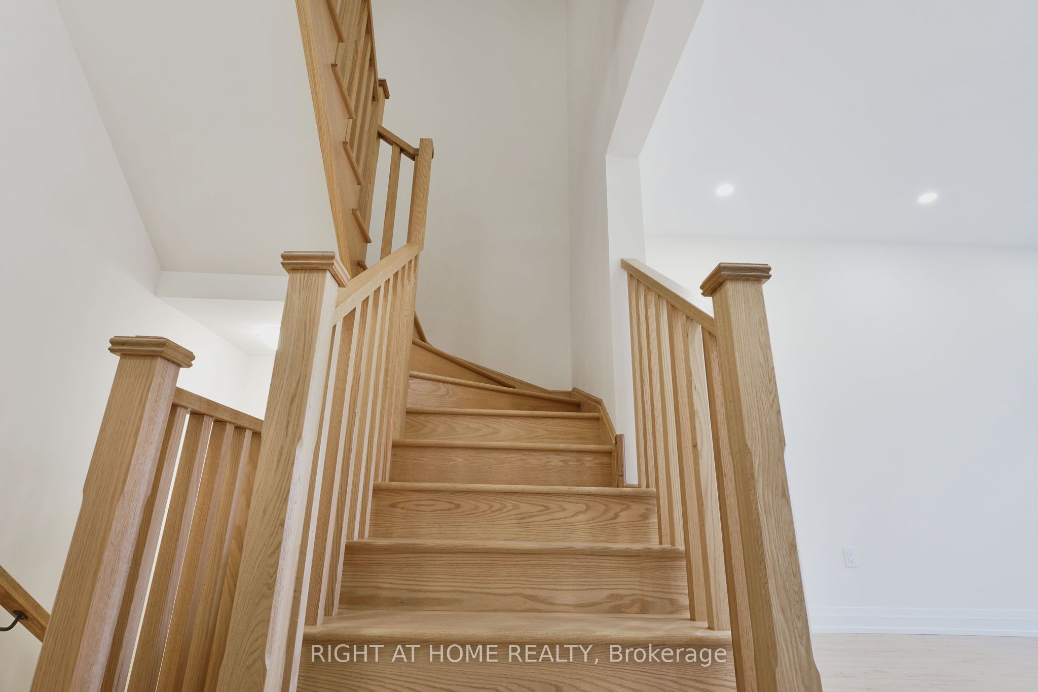 52 Bearberry Road, Springwater, ON L9X 2E2